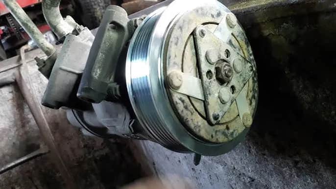Jak zdjąć sprzęgło sprężarki klimatyzacji? Poradnik DIY!