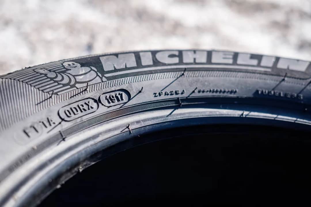 Wiek opony to bezpieczeństwo! Sprawdź kod DOT w 30 s.