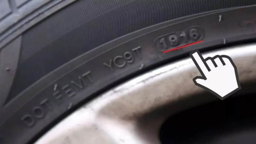 Jak sprawdzić rocznik opony? Kod DOT i bezpieczny wiek opony